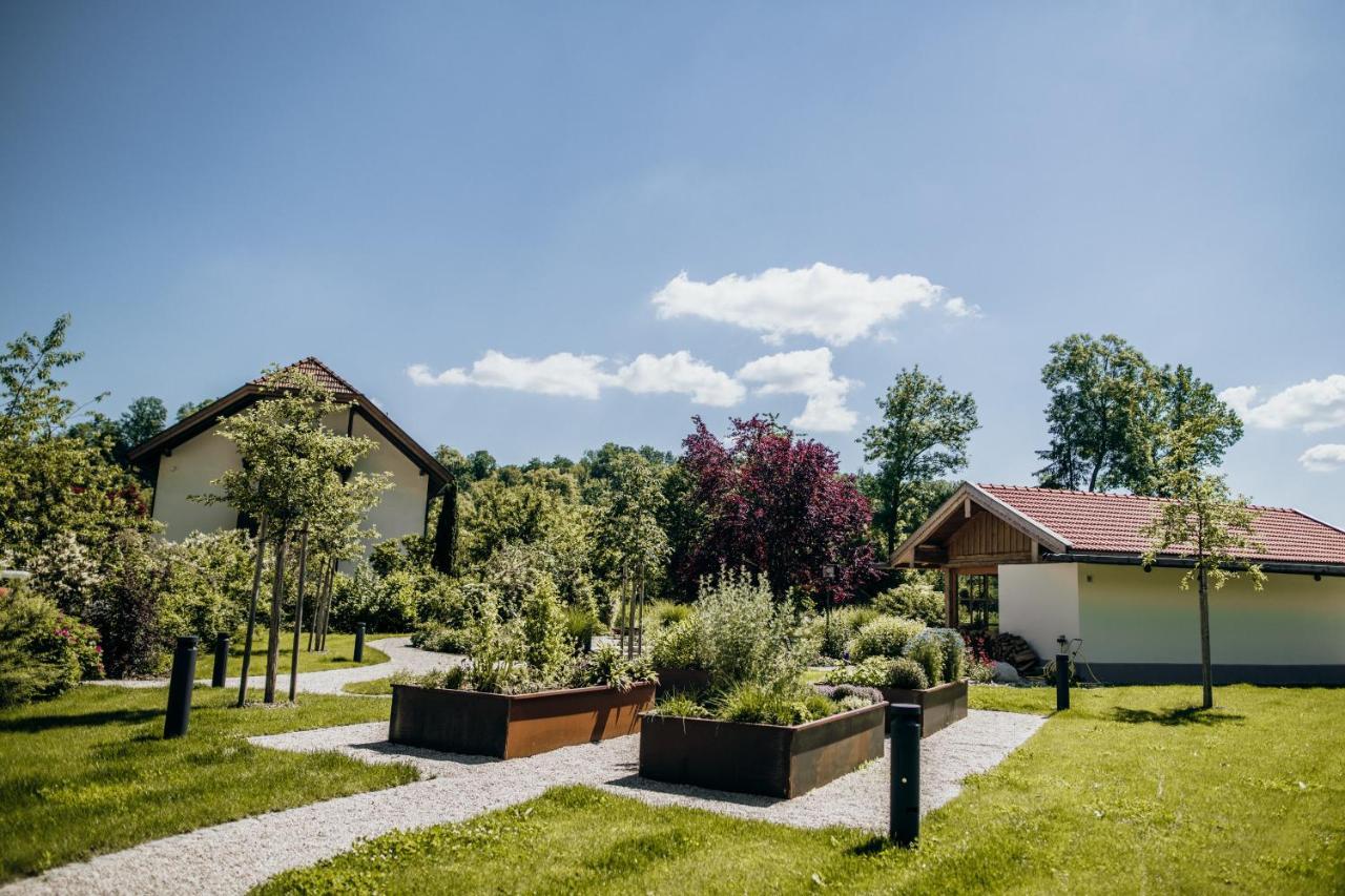 Angermuehle Landgasthof Altenmarkt an der Alz Exterior foto